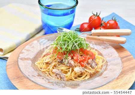 冷意大利面,冷意大利面,冷日式意大利面,鯖魚(碗)煮罐和櫻桃番茄和大葉夏天冷意大利面 冷意大利面,冷意大利面,冷日式意大利面,鯖魚(碗)煮罐和櫻桃番茄和大葉夏天冷意大利面 55454447