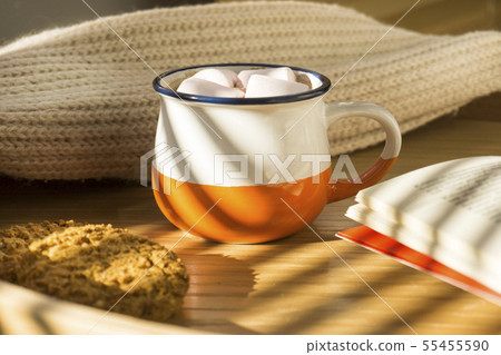 Hot chocolate and marshmallows Hot chocolate and marshmallows 55455590