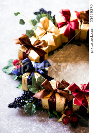 Present wreath 55459370