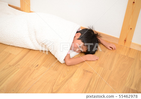 一個孩子 55462978