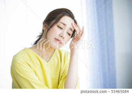 Troubling women 55465084