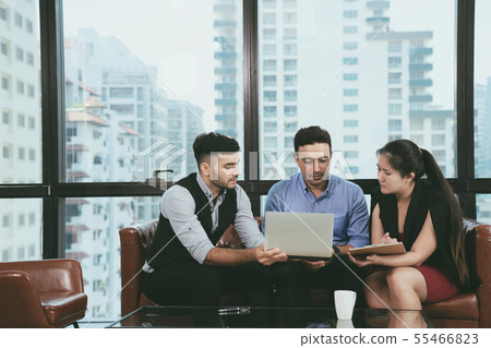 Businessmen are brainstorming in the meeting room. Businessmen are brainstorming in the meeting room. 55466823