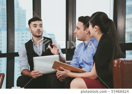 Businessmen are brainstorming in the meeting room. 55466824