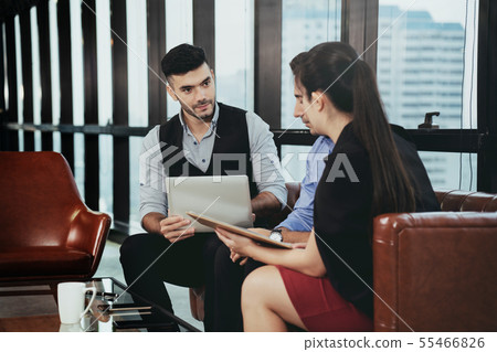 Businessmen are brainstorming in the meeting room. 55466826
