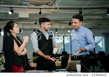 Businessmen are brainstorming in the meeting room. Businessmen are brainstorming in the meeting room. 55466828