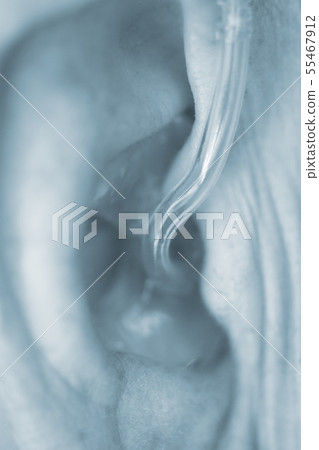 Man with hearing aid 55467912