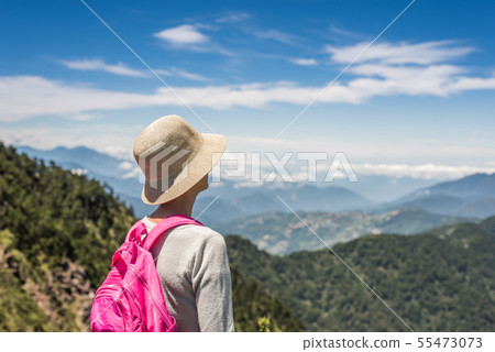 Asian climbing woman look far away 55473073