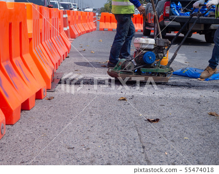 Worker use vibratory plate compactor compacting 55474018