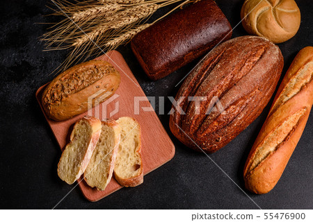 Fresh fragrant bread with grains and cones  55476900
