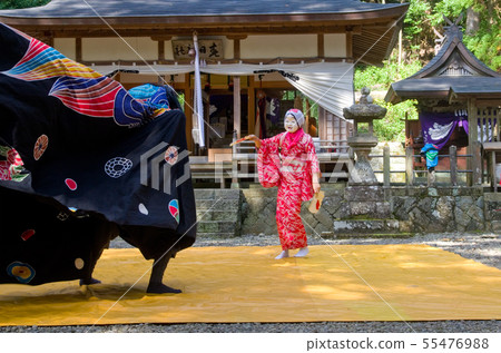 Ueno Shishi dance Shishi Otsu Ofuku (Wakayama designated Intangible Folk Cultural Property Tomisato Kasuga Shrine) 55476988