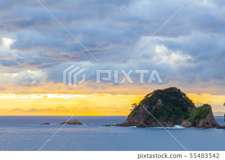Evening view of the Izu Peninsula west coast, in the direction of Dogashima, Nishiizu-cho, Nishina-cho, Nishina-cho, Shizuoka Prefecture 55483542