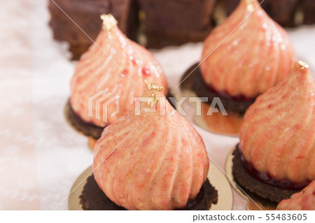 Dome-shaped mousse cake decorated with gold leaf. 55483605