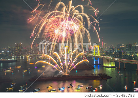 彩虹橋和煙花 彩虹橋和煙花 55485788