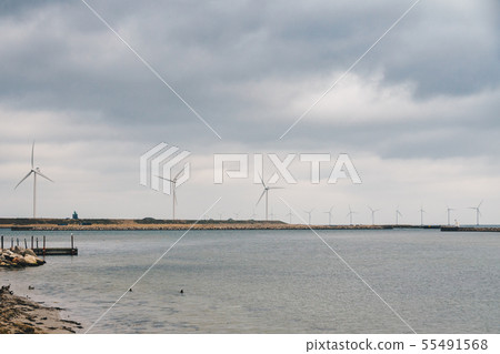 The theme is net power generation and environmental protection. A number of wind blades, wind power The theme is net power generation and environmental protection. A number of wind blades, wind power 55491568