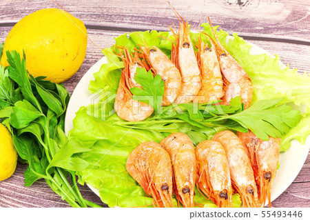 Cooked Atlantic prawns served with parsley and lem Cooked Atlantic prawns served with parsley and lem 55493446
