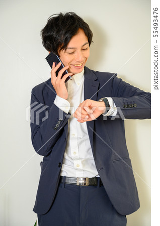拜訪智能手機的商人 拜訪智能手機的商人 55493476