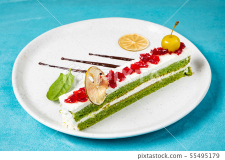 Green tea cake with sauce 55495179
