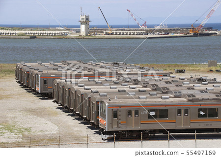 武藏野線205系列火車前往印度尼西亞（2019年5月） 55497169