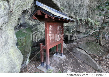 一個突襲的洞 55499633