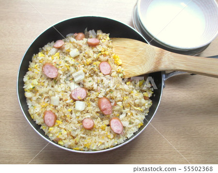 Home fried rice with chikuwa and wiener 55502368