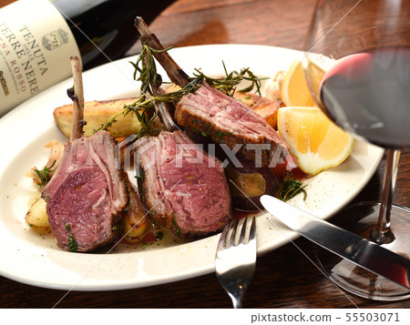 烤羊肉片配鹹味 55503071