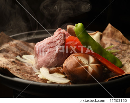 Beef grilled with pak 55503160