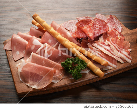 European-produced ham and salami 4 kinds assortment 55503165