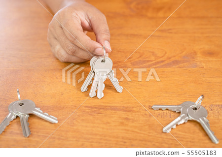 Hand choosing set of home silver key 55505183