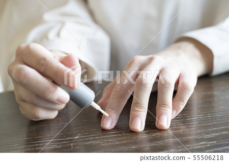 女人戴著指甲 55506218
