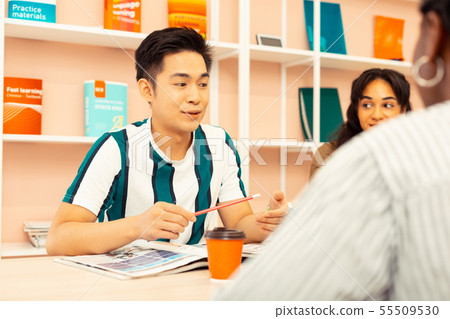 Kind brunette man introducing himself in group Kind brunette man introducing himself in group 55509530