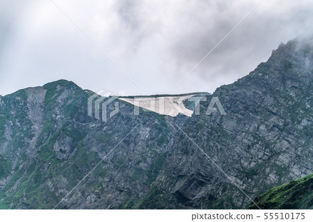 Clouds and fog on the slopes of mountain ranges 55510175