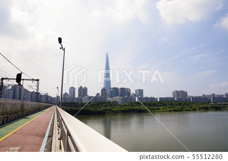 Han River and Lotte World Tower Han River and Lotte World Tower 55512280