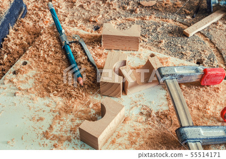 The master makes a hole in the wooden blank 55514171