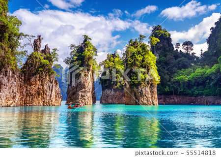 Beautiful mountains in Ratchaprapha Dam  55514818