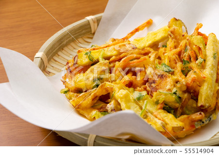 Stir fry (shrimp stir-fried vegetables placed on tempura). 55514904