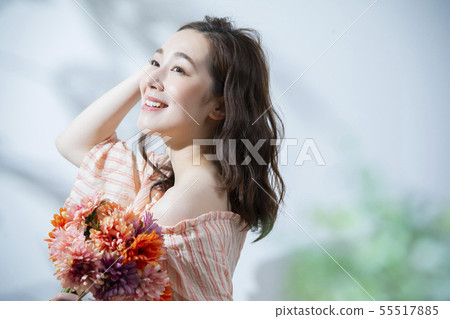Woman with beauty image and bouquet 55517885