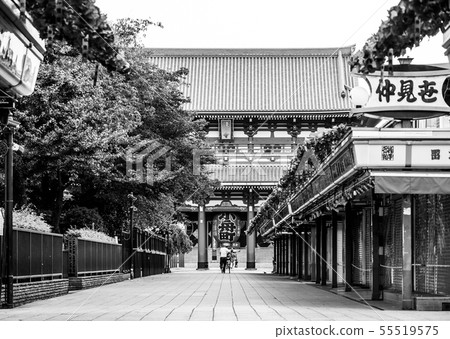 Senso-ji Temple Hokuramon and Nakamise Monochrome 55519575