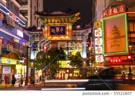 日本橫濱唐人街(朝陽門)的橫濱市容 日本橫濱唐人街(朝陽門)的橫濱市容 55521607