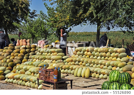 絲綢之路水果店土庫曼斯坦甜瓜和西瓜 55526890