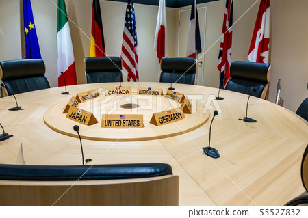 Round table for summit meetings 55527832