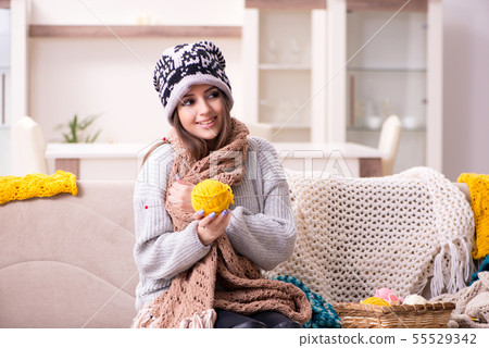 Young beautiful woman knitting at home 55529342