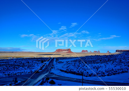 View from Snow Monument Valley Goulding's Lodge 55530010