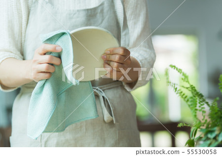 做家務的婦女 55530058