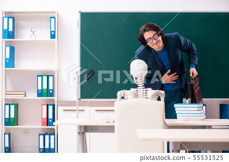 Male teacher and skeleton student in the classroom Male teacher and skeleton student in the classroom 55531525