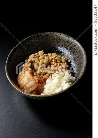 納豆泡菜切碎的年糕 納豆泡菜切碎的年糕 55532147