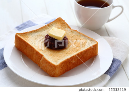 An butter toast 55532319