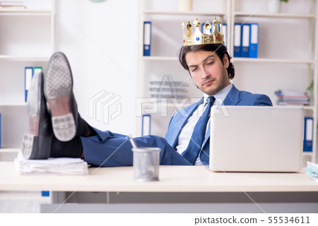 Young king businessman working in the office 55534611