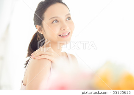 Women beauty Women beauty 55535635
