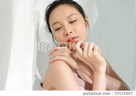 Women beauty 55535807