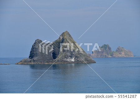 Take a picture of the summer landscape of the window rock at the riverbank in the west of Shinjuku-mura, Hokkaido 55541287